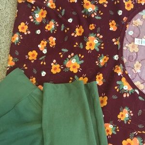 LuLaRoe merlot XS perfect t with OS green legging